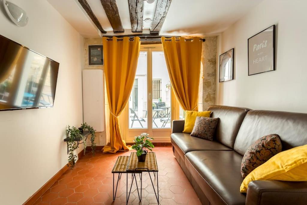 Sweety In Center Of Appartement