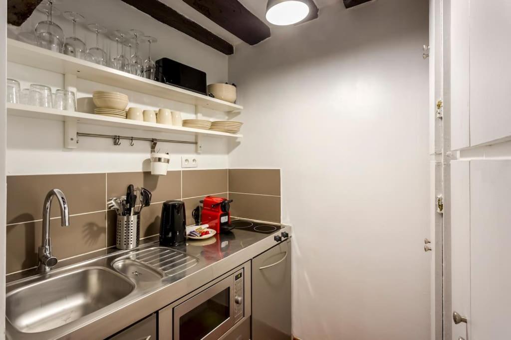 Sweety In Center Of Appartement *